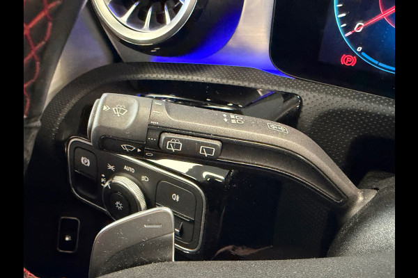 Mercedes-Benz A-Klasse 250e AMG Line AUT PANORAMADAK SFEERVERLICHTING KEYLESS-GO NAVIGATIE CAMERA STOELVERWARMING PDC AIRCO CRUISE