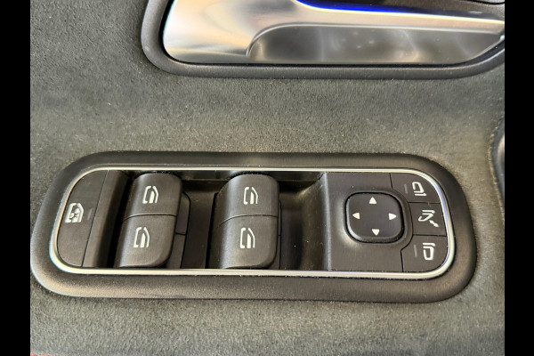 Mercedes-Benz A-Klasse 250e AMG Line AUT PANORAMADAK SFEERVERLICHTING KEYLESS-GO NAVIGATIE CAMERA STOELVERWARMING PDC AIRCO CRUISE