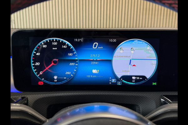 Mercedes-Benz A-Klasse 250e AMG Line AUT PANORAMADAK SFEERVERLICHTING KEYLESS-GO NAVIGATIE CAMERA STOELVERWARMING PDC AIRCO CRUISE