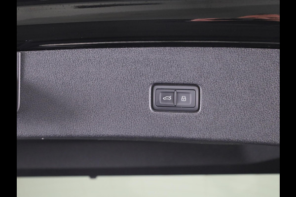 Audi Q8 60 TFSI e quattro Pro Line S Competition 490pk | Panoramadak | Head up display | Memory | Trekhaak | Massage stoelen | Assistentpakket Tour |