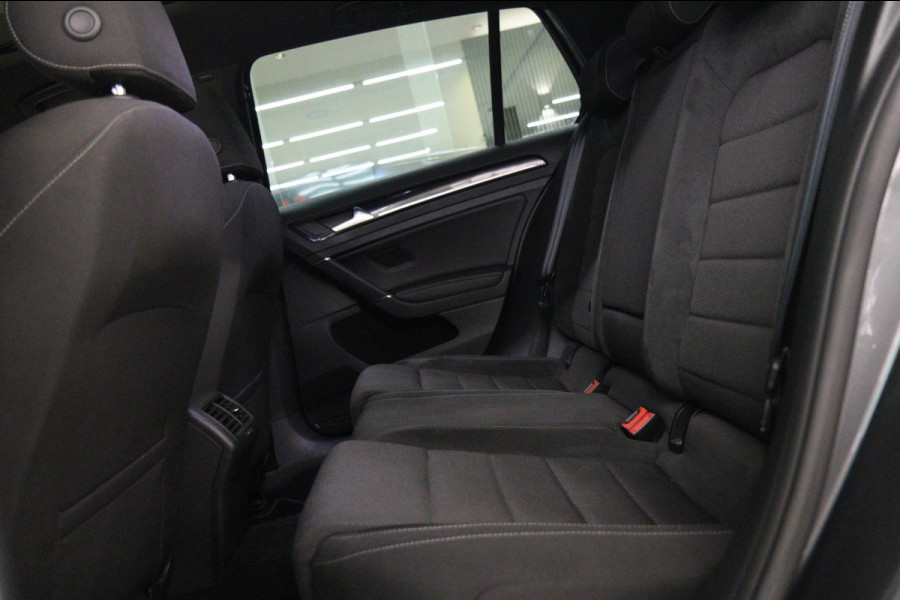 Volkswagen Golf 2.0 TSI 4Motion R /PANO/CARPLAY/KEYLESS/ACC/BLINDSPOT/DUNAAUDIO/SFEER/VOL