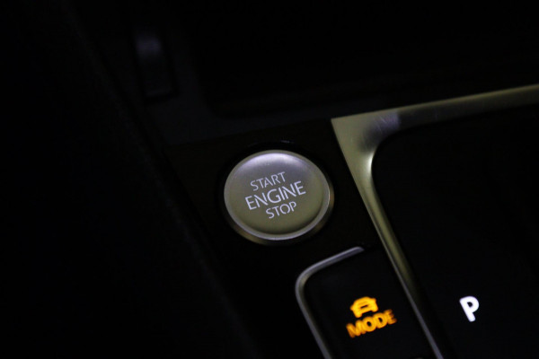 Volkswagen Golf 2.0 TSI 4Motion R /PANO/CARPLAY/KEYLESS/ACC/BLINDSPOT/DUNAAUDIO/SFEER/VOL