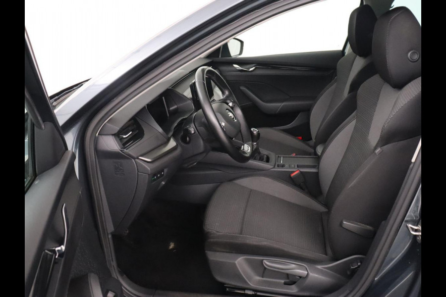 Škoda Octavia 1.0 TSI Business Edition | Carplay | Navigatie | Chroom Pakket | Parkeerhulp | Full LED | Getint glas | Climate control | Cruise control | Bluetooth | Virtual Cockpit | Keyless start | 18'' lichtmetalen velgen