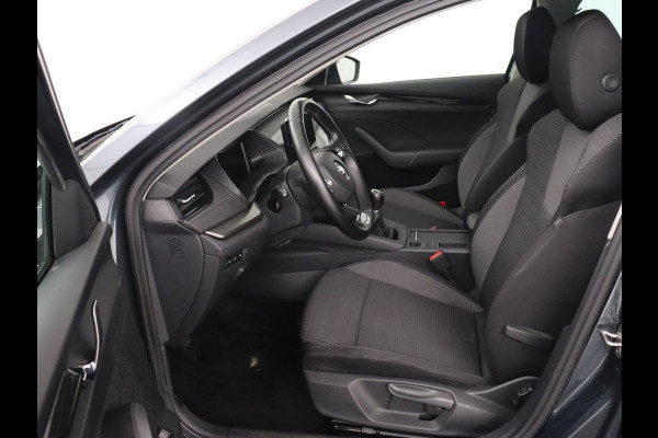 Škoda Octavia 1.0 TSI Business Edition | Carplay | Navigatie | Chroom Pakket | Parkeerhulp | Full LED | Getint glas | Climate control | Cruise control | Bluetooth | Virtual Cockpit | Keyless start | 18'' lichtmetalen velgen