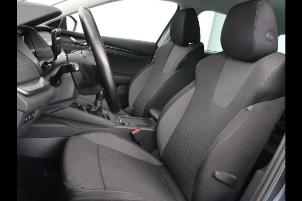 Škoda Octavia 1.0 TSI Business Edition | Carplay | Navigatie | Chroom Pakket | Parkeerhulp | Full LED | Getint glas | Climate control | Cruise control | Bluetooth | Virtual Cockpit | Keyless start | 18'' lichtmetalen velgen