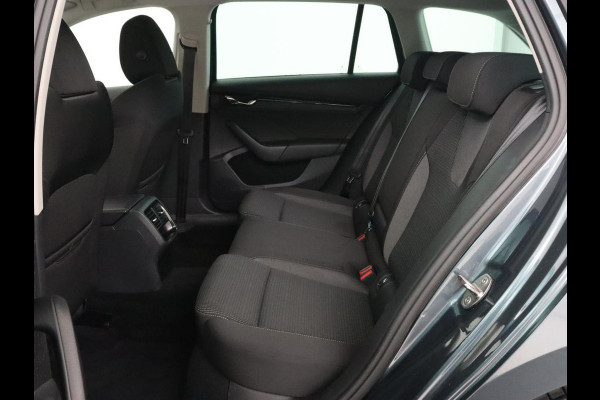 Škoda Octavia 1.0 TSI Business Edition | Carplay | Navigatie | Chroom Pakket | Parkeerhulp | Full LED | Getint glas | Climate control | Cruise control | Bluetooth | Virtual Cockpit | Keyless start | 18'' lichtmetalen velgen