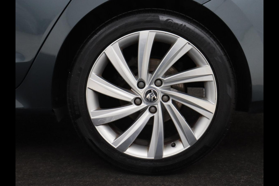 Škoda Octavia 1.0 TSI Business Edition | Carplay | Navigatie | Chroom Pakket | Parkeerhulp | Full LED | Getint glas | Climate control | Cruise control | Bluetooth | Virtual Cockpit | Keyless start | 18'' lichtmetalen velgen