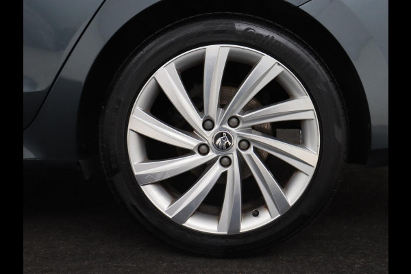 Škoda Octavia 1.0 TSI Business Edition | Carplay | Navigatie | Chroom Pakket | Parkeerhulp | Full LED | Getint glas | Climate control | Cruise control | Bluetooth | Virtual Cockpit | Keyless start | 18'' lichtmetalen velgen