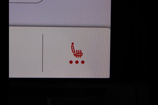 Volkswagen Golf 1.0 TSI Life | Trekhaak | Stoelverwarming | Camera | Carplay | Adaptive cruise | Stuurverwarming | Navigatie | Getint glas | Full LED | Climate control | Digital Cockpit | Sfeerverlichting