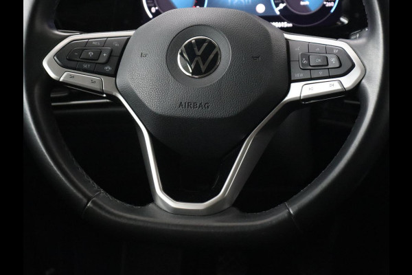 Volkswagen Golf 1.0 TSI Life | Trekhaak | Stoelverwarming | Camera | Carplay | Adaptive cruise | Stuurverwarming | Navigatie | Getint glas | Full LED | Climate control | Digital Cockpit | Sfeerverlichting