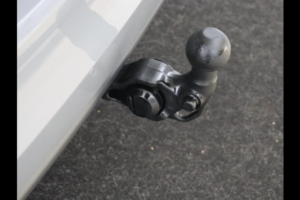 Volkswagen Golf 1.0 TSI Life | Trekhaak | Stoelverwarming | Camera | Carplay | Adaptive cruise | Stuurverwarming | Navigatie | Getint glas | Full LED | Climate control | Digital Cockpit | Sfeerverlichting