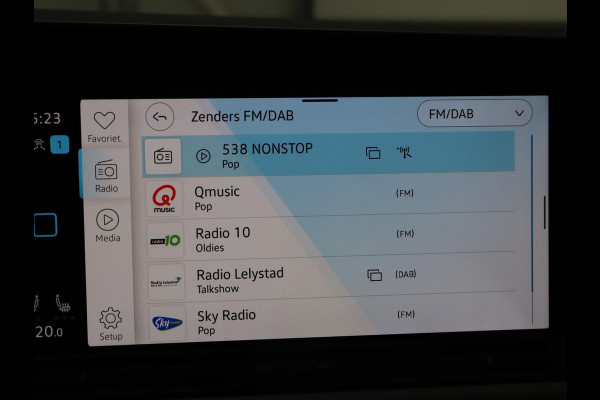 Volkswagen Golf 1.0 TSI Life | Trekhaak | Stoelverwarming | Camera | Carplay | Adaptive cruise | Stuurverwarming | Navigatie | Getint glas | Full LED | Climate control | Digital Cockpit | Sfeerverlichting