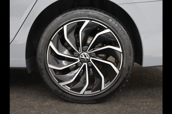 Volkswagen Golf 1.0 TSI Life | Trekhaak | Stoelverwarming | Camera | Carplay | Adaptive cruise | Stuurverwarming | Navigatie | Getint glas | Full LED | Climate control | Digital Cockpit | Sfeerverlichting