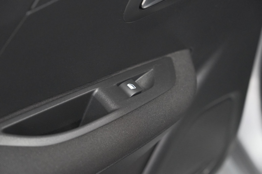 Peugeot 208 PureTech 100 Active | Parkeersensoren | Navigatie | Apple Carplay