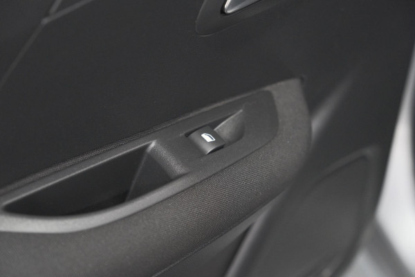 Peugeot 208 PureTech 100 Active | Parkeersensoren | Navigatie | Apple Carplay