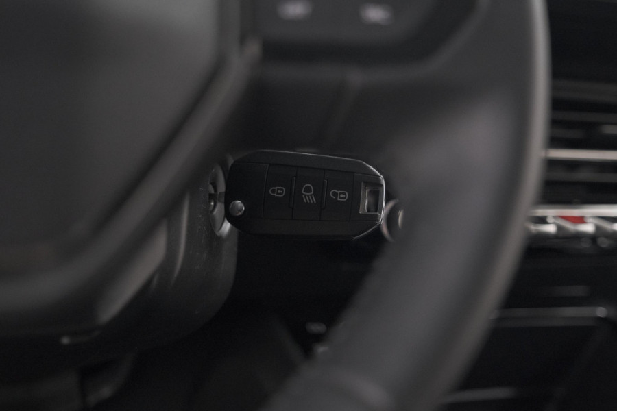 Peugeot 208 PureTech 100 Active | Parkeersensoren | Navigatie | Apple Carplay