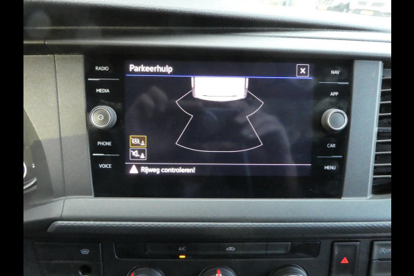 Volkswagen Transporter 2.0 TDI 150 pk L2H1 lang airco navigatie trekhaak