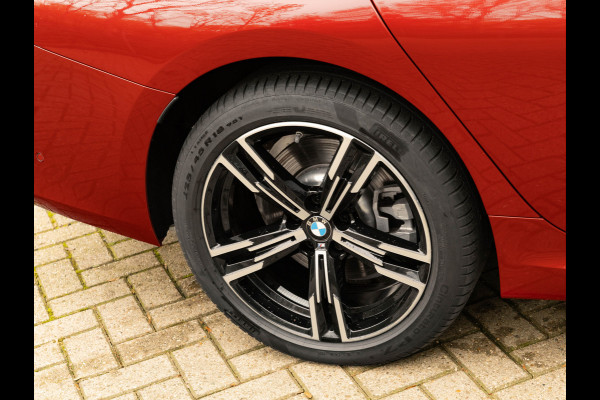 BMW 3-serie 330e M-Sport - LCI 2 - Schuifdak - Trekhaak - Widescreen - Hifi - Camera