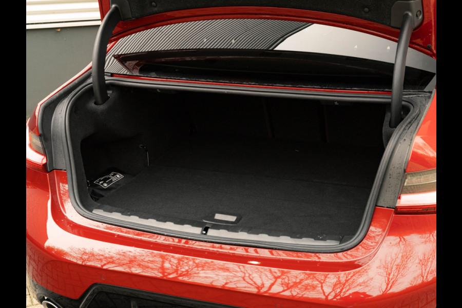 BMW 3-serie 330e M-Sport - LCI 2 - Schuifdak - Trekhaak - Widescreen - Hifi - Camera
