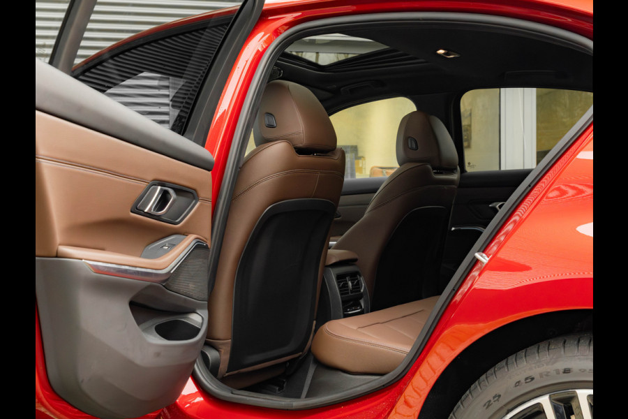 BMW 3-serie 330e M-Sport - LCI 2 - Schuifdak - Trekhaak - Widescreen - Hifi - Camera