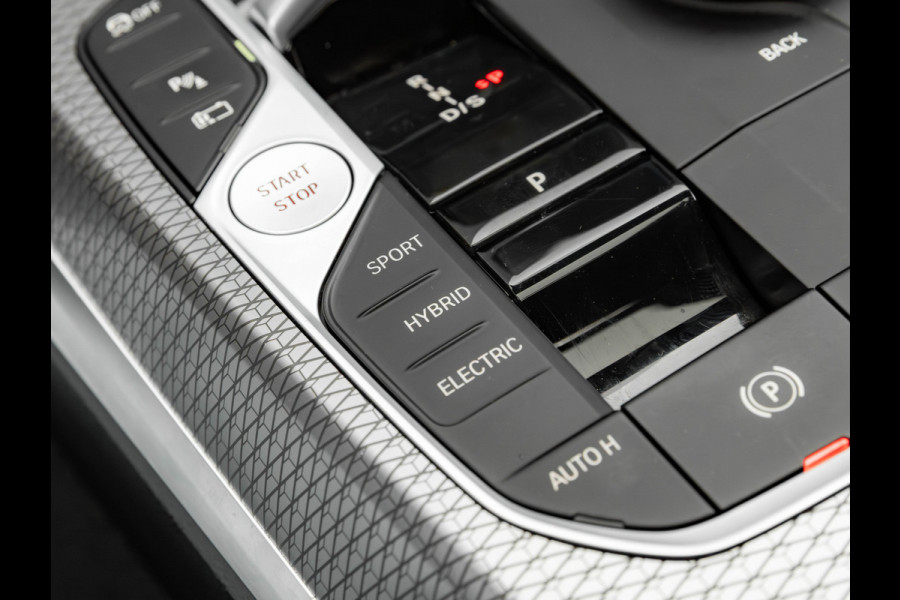 BMW 3-serie 330e M-Sport - LCI 2 - Schuifdak - Trekhaak - Widescreen - Hifi - Camera