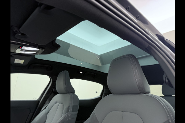 Polestar 2 AUT. 408 pk 0-100 4,7Sec AWD Long Range Dual Motor 78kWh Pano-Dak Electr.Stoelen+Geheugen+Verwarmd+Achterbank+Stuur Adaptive-Cru SOH 93% Verkeersbord detectie Regen-Lichtsensor Virtual-Cockpit Home-Link Bots waarschuwing Autonoom-Rem Lane Assist Keyless Connected 11KW AC laden tot 150kw DC Laden 4x4 1e Eigenaar Volledig Volvo_Polestar-Dealer Onderhouden Origineel Nederlandse Auto 1.500kg Trekvermogen 660Nm! € 60.000 nieuw!