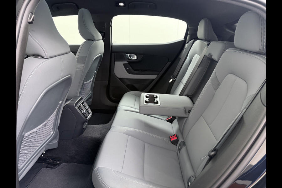 Polestar 2 AUT. 408 pk 0-100 4,7Sec AWD Long Range Dual Motor 78kWh Pano-Dak Electr.Stoelen+Geheugen+Verwarmd+Achterbank+Stuur Adaptive-Cru SOH 93% Verkeersbord detectie Regen-Lichtsensor Virtual-Cockpit Home-Link Bots waarschuwing Autonoom-Rem Lane Assist Keyless Connected 11KW AC laden tot 150kw DC Laden 4x4 1e Eigenaar Volledig Volvo_Polestar-Dealer Onderhouden Origineel Nederlandse Auto 1.500kg Trekvermogen 660Nm! € 60.000 nieuw!