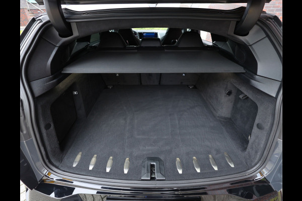 BMW XM PHEV 30 kWh | Drivers Pack - Trekhaak - 23" Vossen