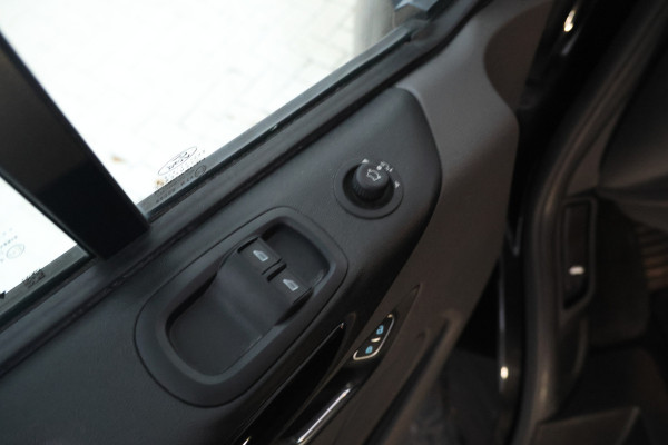 Ford Transit Custom 300 2.0 TDCI L2H1 Limited DC Dubbel cabine, Automaat, Airco.