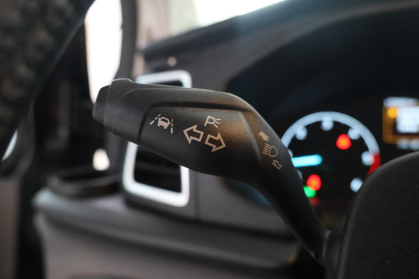 Ford Transit Custom 300 2.0 TDCI L2H1 Limited DC Dubbel cabine, Automaat, Airco.