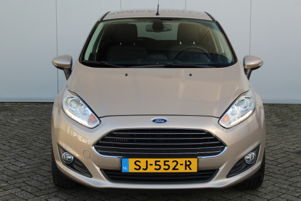 Ford Fiesta 1.0-100pk EcoBoost Titanium. Nette en erg goed onderhouden Ford Fiesta. Airco, navigatie, telefoonvoorb., LM wielen, cruise control, parkeersensoren achter etc.