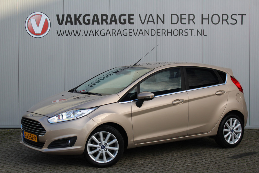 Ford Fiesta 1.0-100pk EcoBoost Titanium. Nette en erg goed onderhouden Ford Fiesta. Airco, navigatie, telefoonvoorb., LM wielen, cruise control, parkeersensoren achter etc.