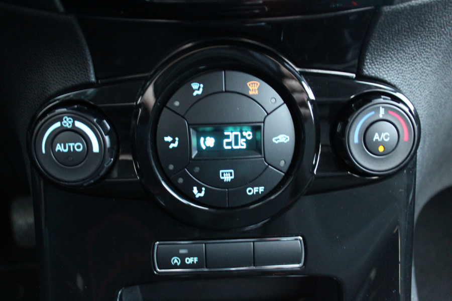 Ford Fiesta 1.0-100pk EcoBoost Titanium. Nette en erg goed onderhouden Ford Fiesta. Airco, navigatie, telefoonvoorb., LM wielen, cruise control, parkeersensoren achter etc.