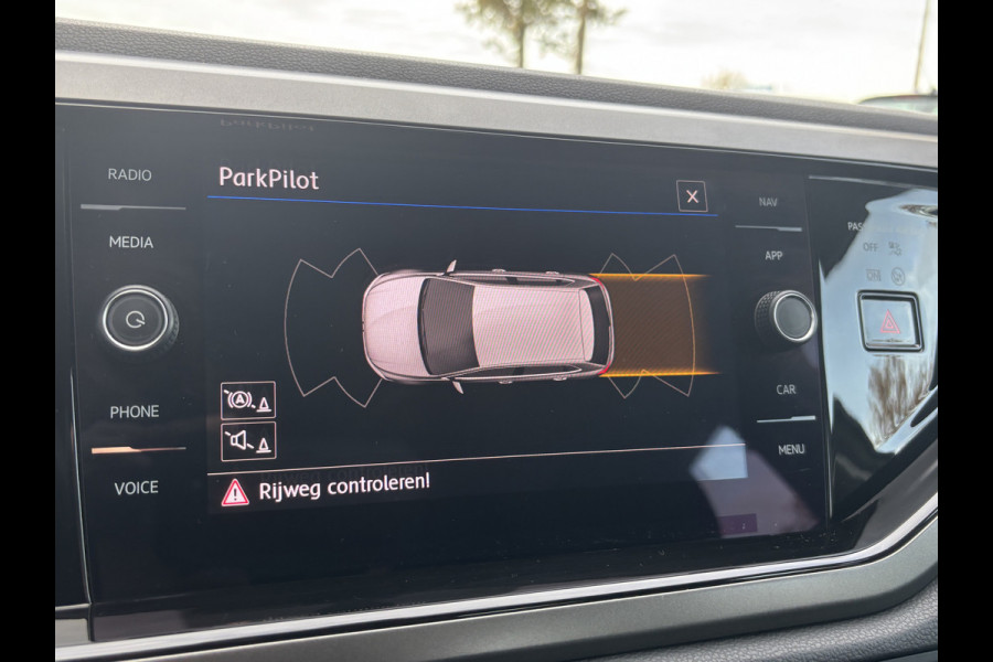 Volkswagen Polo 1.0 TSI Highline Business | Parkeer Sensoren | Stoelverwarming | Navi | Cruise