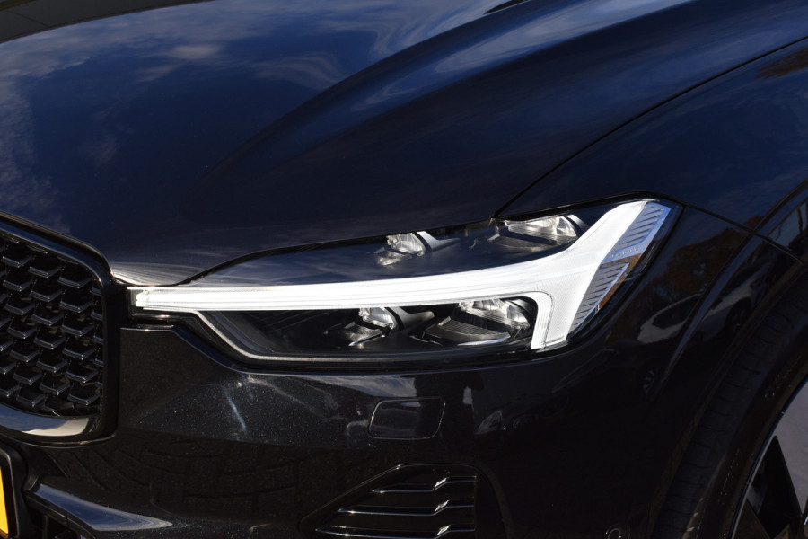 Volvo XC60 T6 AWD 350PK Plug-in Hybrid Ultra Dark | Trekhaak | Leer | H&K | ACC | Thuislader | 360 Camera | Panodak | Stuurverwarming