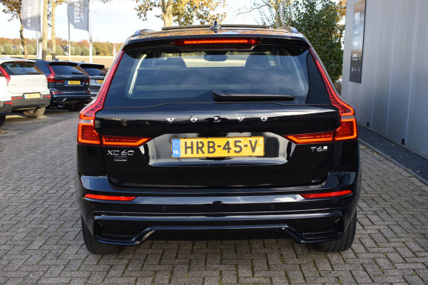 Volvo XC60 T6 AWD 350PK Plug-in Hybrid Ultra Dark | Trekhaak | Leer | H&K | ACC | Thuislader | 360 Camera | Panodak | Stuurverwarming