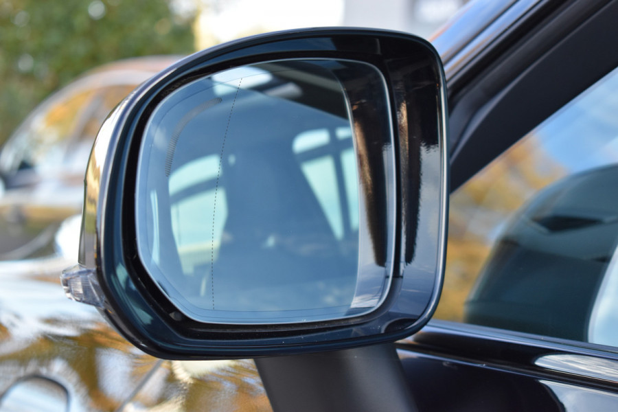 Volvo XC60 T6 AWD 350PK Plug-in Hybrid Ultra Dark | Trekhaak | Leer | H&K | ACC | Thuislader | 360 Camera | Panodak | Stuurverwarming