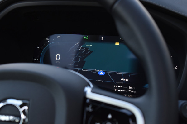 Volvo XC60 T6 AWD 350PK Plug-in Hybrid Ultra Dark | Trekhaak | Leer | H&K | ACC | Thuislader | 360 Camera | Panodak | Stuurverwarming