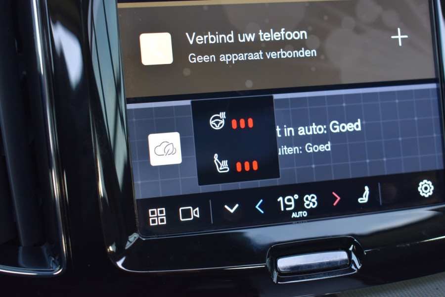 Volvo XC60 T6 AWD 350PK Plug-in Hybrid Ultra Dark | Trekhaak | Leer | H&K | ACC | Thuislader | 360 Camera | Panodak | Stuurverwarming