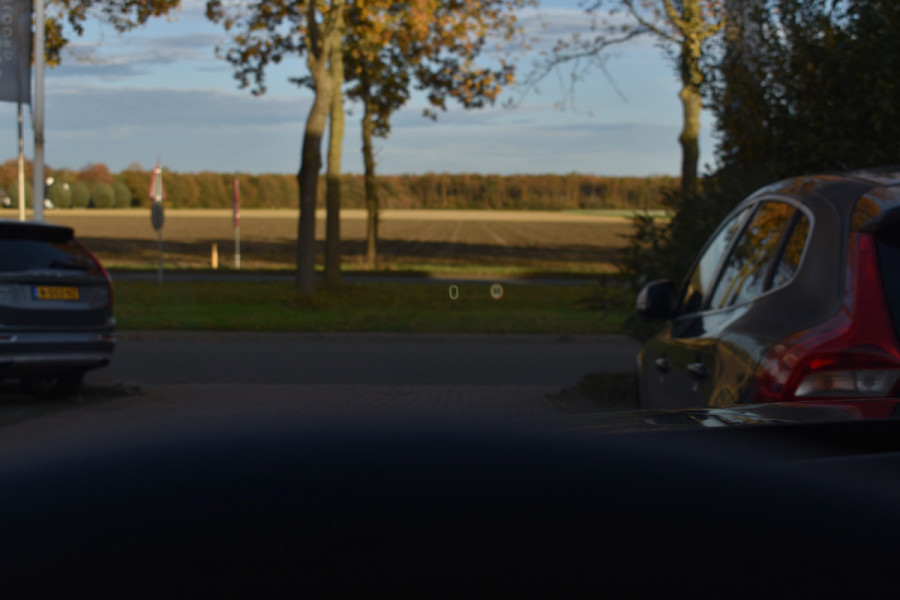 Volvo XC60 T6 AWD 350PK Plug-in Hybrid Ultra Dark | Trekhaak | Leer | H&K | ACC | Thuislader | 360 Camera | Panodak | Stuurverwarming