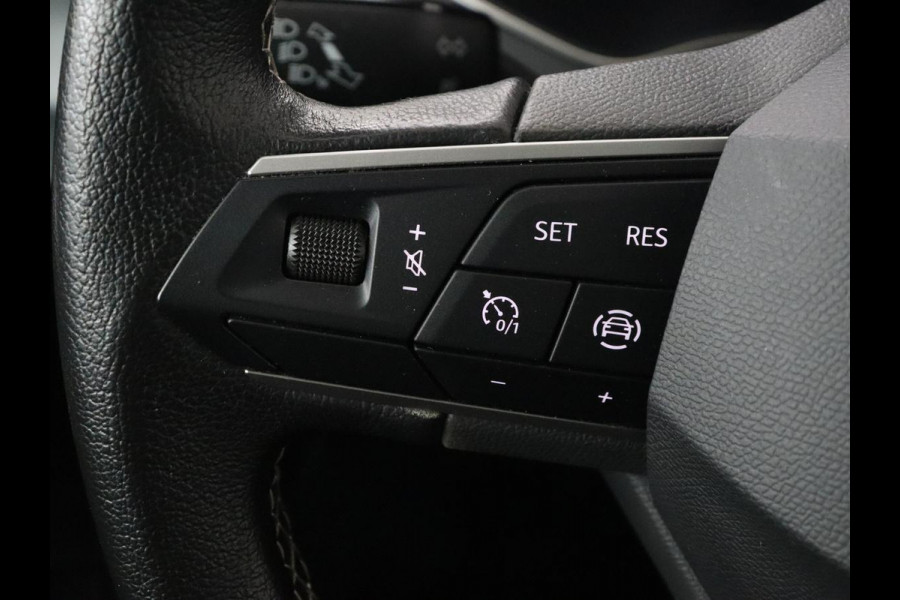 Seat Arona 1.0 TSI Style Intens | Stoelverwarming | Carplay | Virtual Cockpit | Navigatie | Full LED | Climate control | Parkeerhulp | DAB | Cruise control | Bluetooth | Getint glas