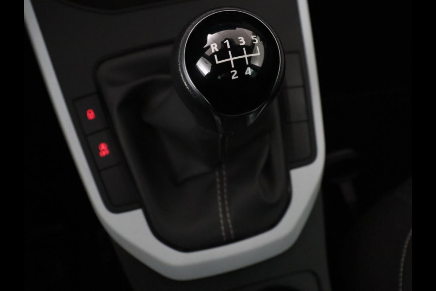 Seat Arona 1.0 TSI Style Intens | Stoelverwarming | Carplay | Virtual Cockpit | Navigatie | Full LED | Climate control | Parkeerhulp | DAB | Cruise control | Bluetooth | Getint glas