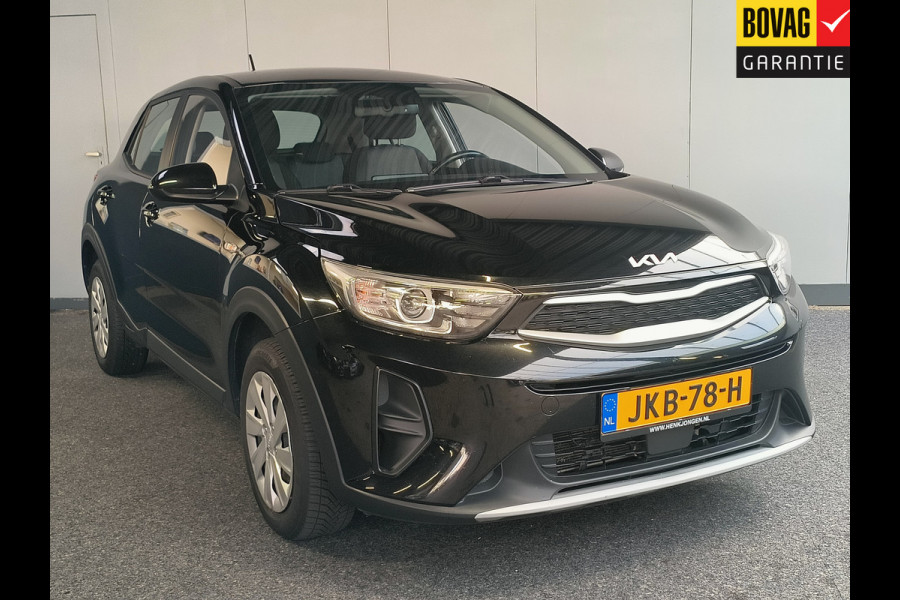 Kia Stonic 1.0 T-GDi MHEV Automaat uit 2022 Rijklaar + 12 maanden Bovag-garantie Henk Jongen Auto's in Helmond,  al 50 jaar service zoals 't hoort!