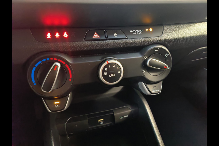 Kia Stonic 1.0 T-GDi MHEV Automaat uit 2022 Rijklaar + 12 maanden Bovag-garantie Henk Jongen Auto's in Helmond,  al 50 jaar service zoals 't hoort!