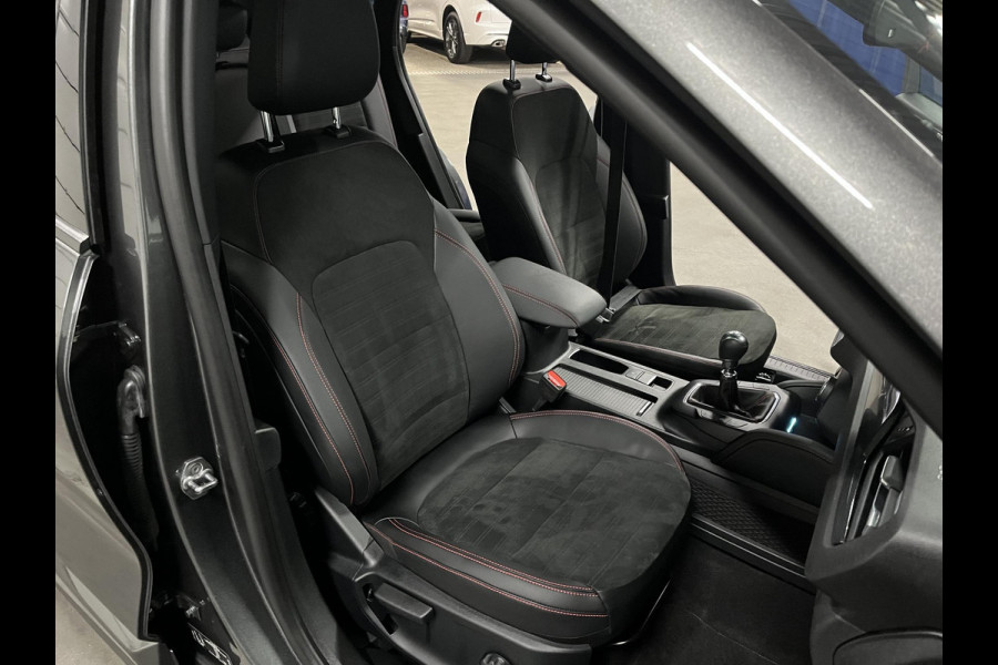 Ford Kuga 1.5 EcoBoost ST-Line X *1800 kg Trekgewicht | Open dak | Trekhaak | Adapt. cruise control | B&O | Carplay | Stuur-/Stoelverwarming