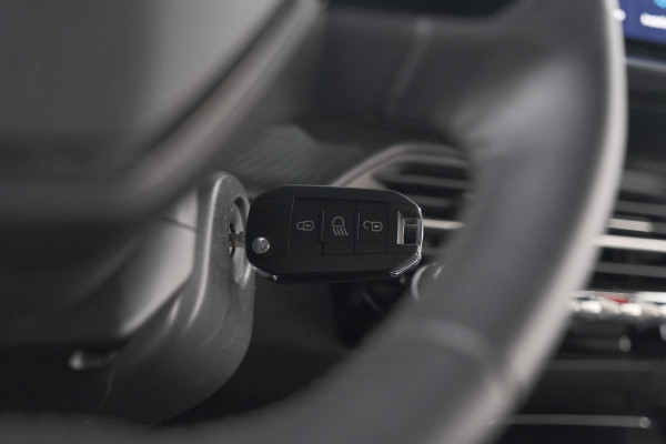 Peugeot 2008 PureTech 100 Allure | Camera | Navigatie | Parkeersensoren | Apple Carplay
