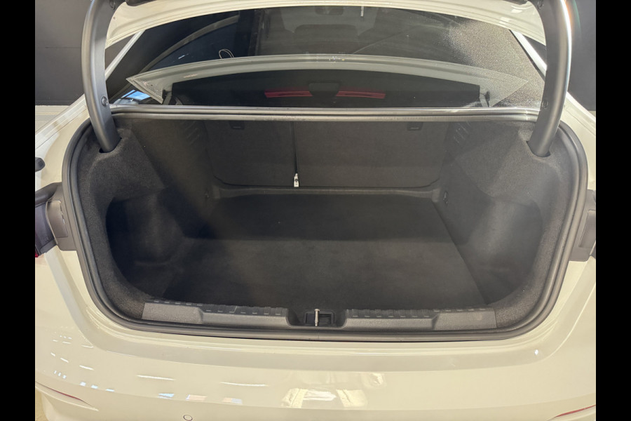 Audi A3 Limousine 35 TFSI 150PK Business Edition Automaat | Nieuw model | Afn. trekhaak | Virtual | Full LED