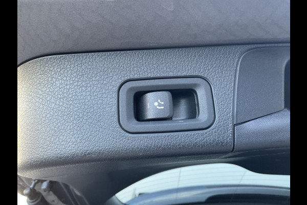 Mercedes-Benz Glb 7-Pers 200 Business Solution AMG 7p. Pano Memoryseats Trekhaak 7-Persoons