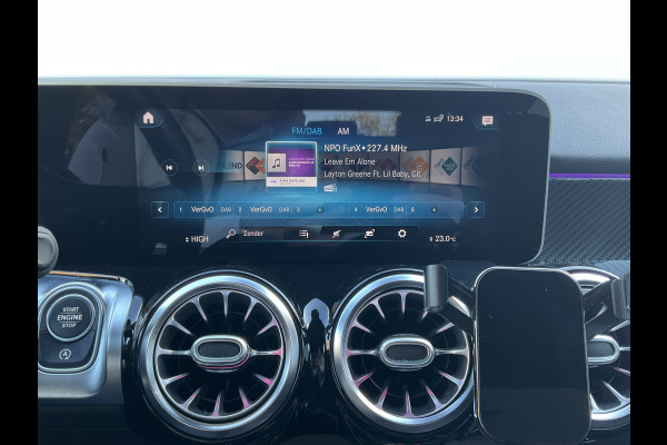 Mercedes-Benz Glb 7-Pers 200 Business Solution AMG 7p. Pano Memoryseats Trekhaak 7-Persoons