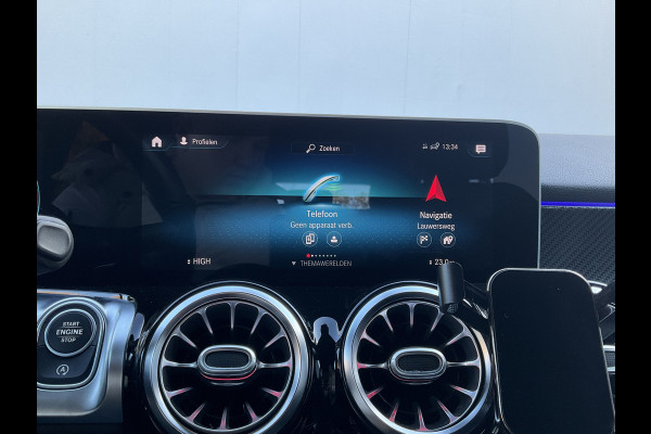 Mercedes-Benz Glb 7-Pers 200 Business Solution AMG 7p. Pano Memoryseats Trekhaak 7-Persoons